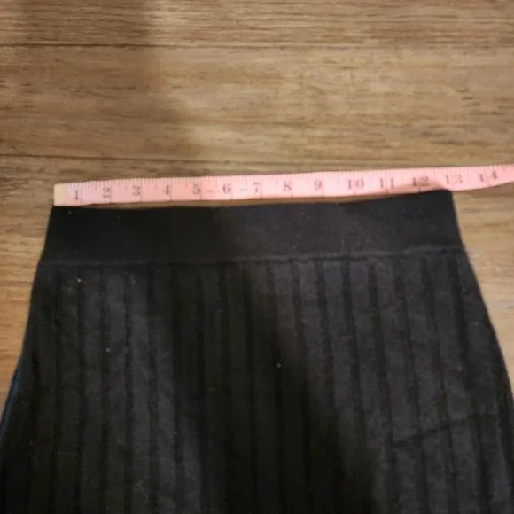 Quince Mongolian Cashmere Midi Skirt NWOT Black Small - Picture 4 of 6